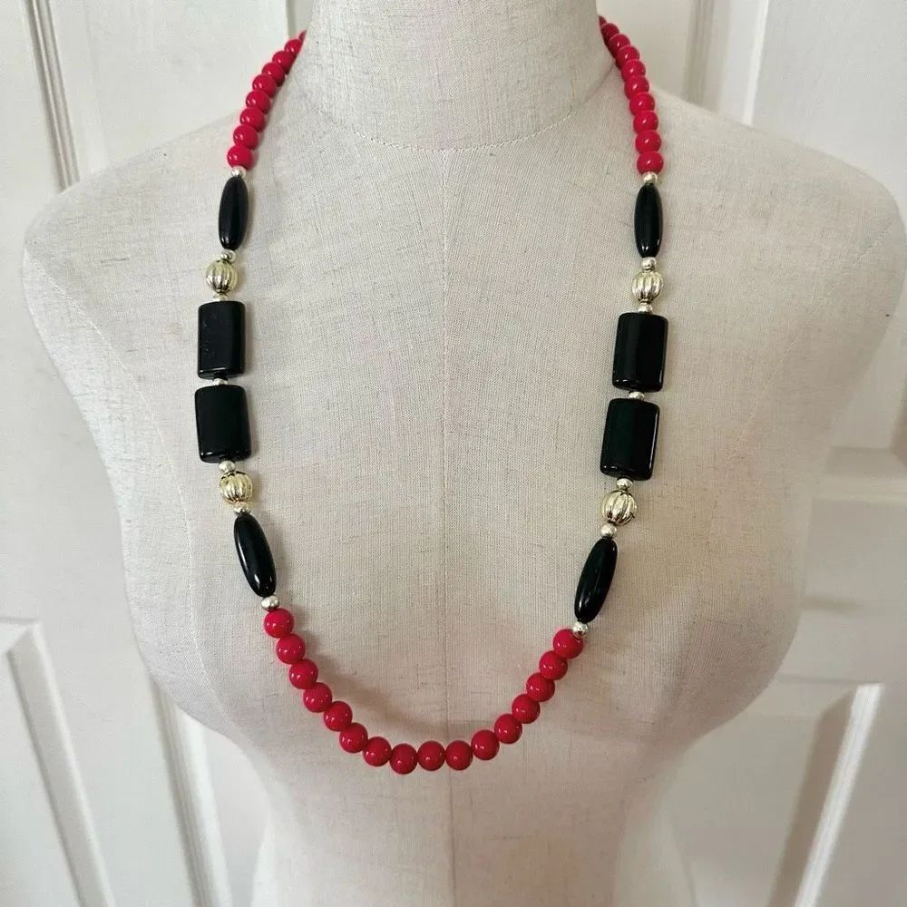 Red black and gold tone long beaded vintage necklace